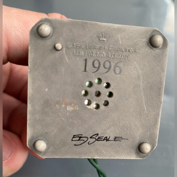 Holiday 1996 Hallmark The Statue Of Liberty Music And Light Ornament